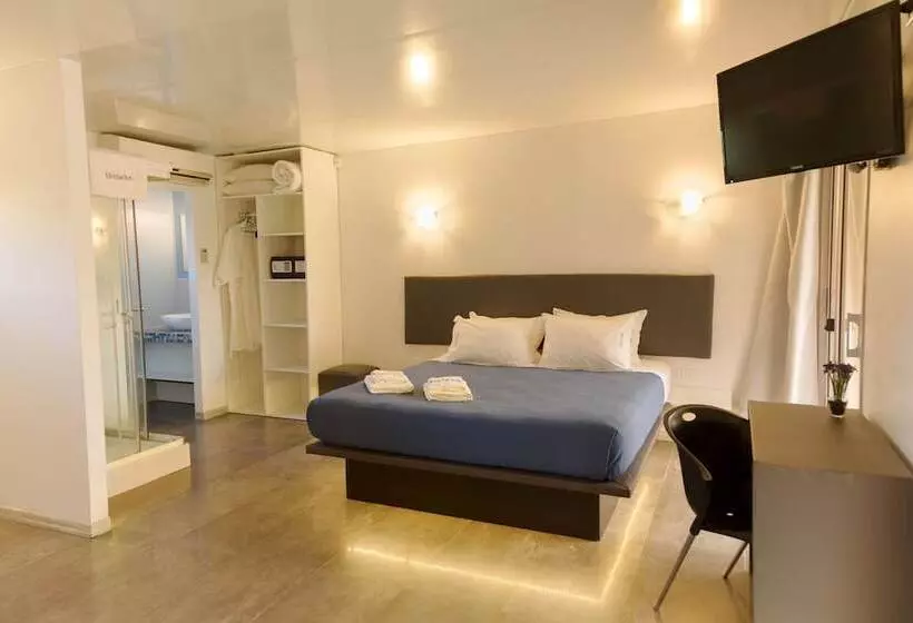 Undarius Hotel   Clothing Optional Hotel For Gay Men