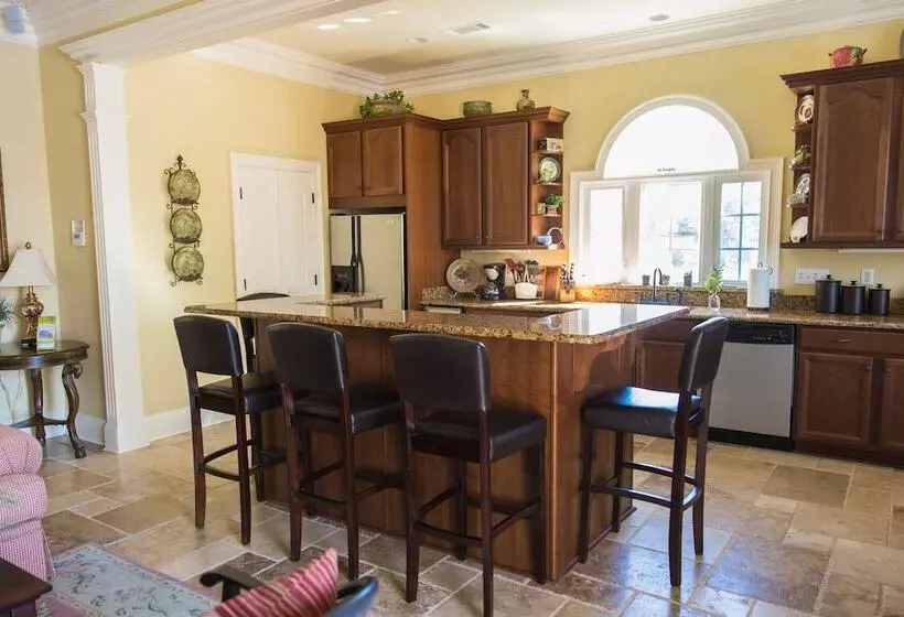 Aamiaismajoitus (B&B) Concord Inn