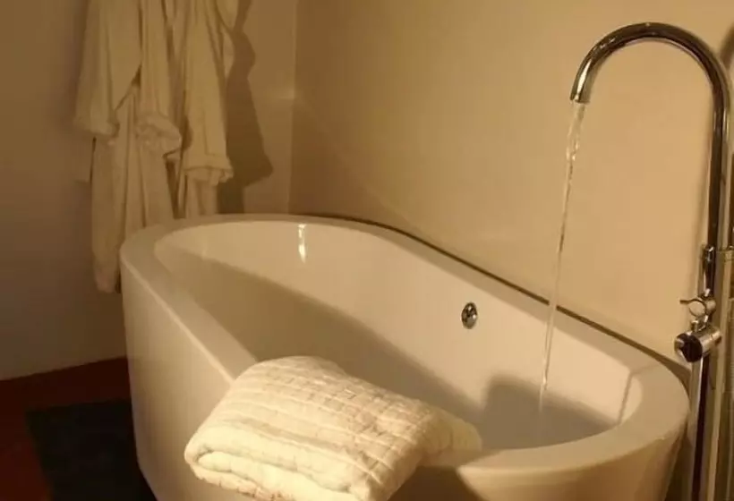 Aamiaismajoitus (B&B) La Maison Rouge D Uzes