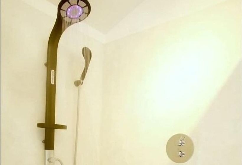 مبيت وإفطار La Maison Rouge D Uzes