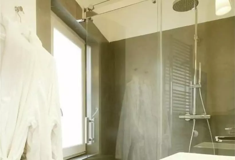 Aamiaismajoitus (B&B) La Maison Rouge D Uzes