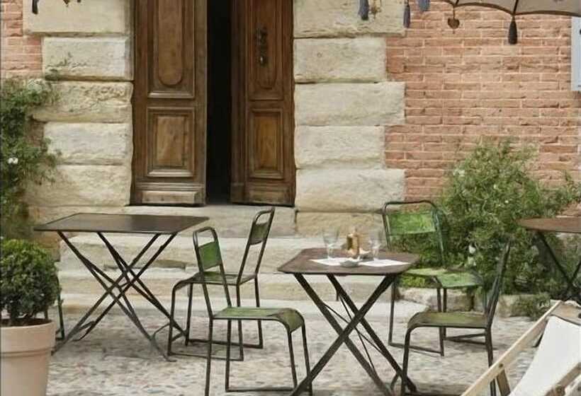 مبيت وإفطار La Maison Rouge D Uzes