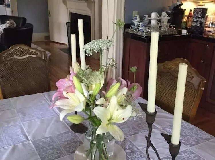 ベッドアンドブレックファースト Scotch Hill Inn