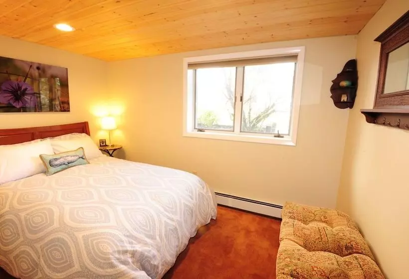 Cranky Crow Bed And Breakfast