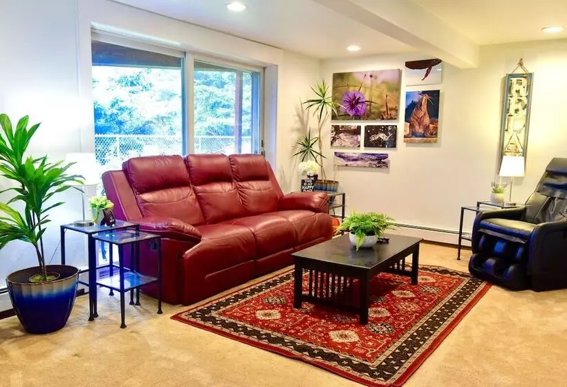 Cranky Crow Bed And Breakfast