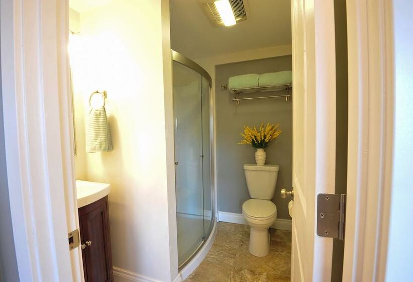 Cranky Crow Bed And Breakfast