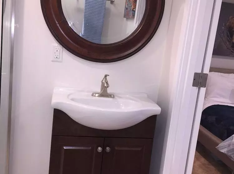 Cranky Crow Bed And Breakfast