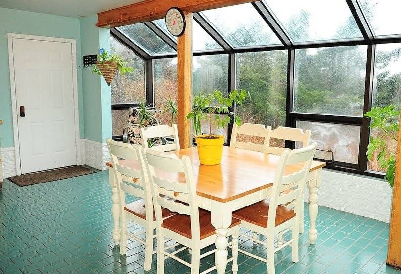 Cranky Crow Bed And Breakfast