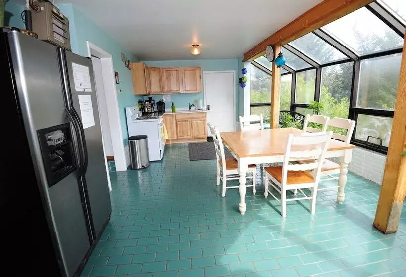 Cranky Crow Bed And Breakfast