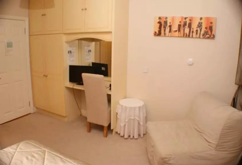 Eske Villa Bed & Breakfast