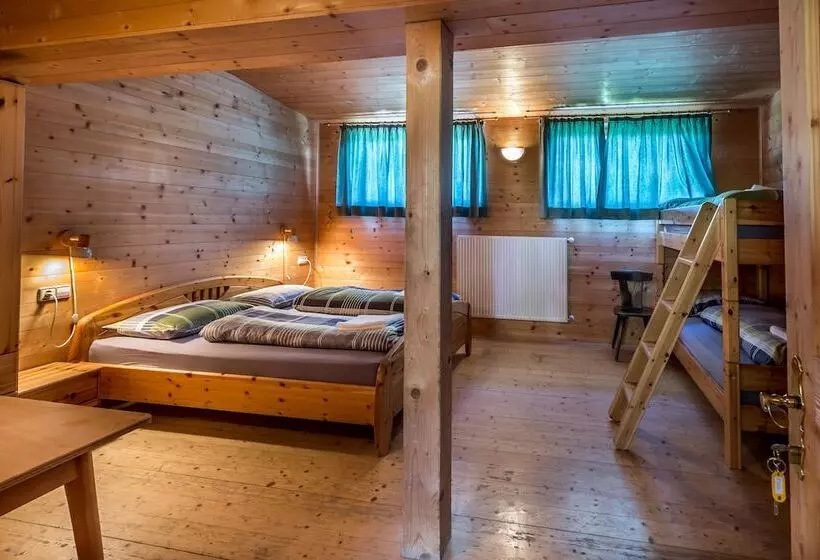 Hostelli Berghütte Maseben