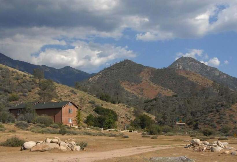 Отель Corral Creek Lodge