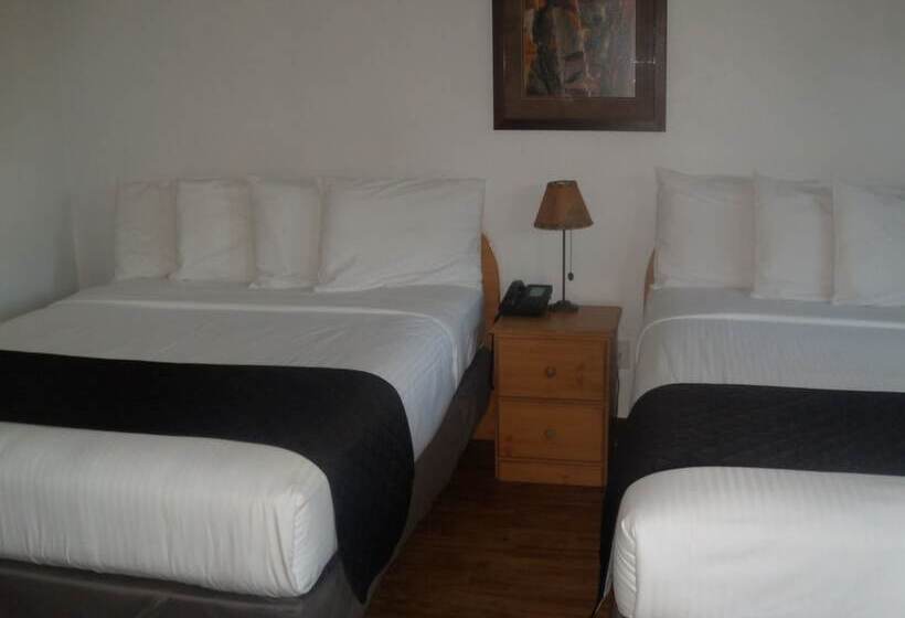 Отель Corral Creek Lodge