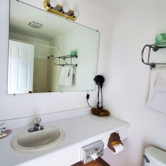 Отель Corral Creek Lodge