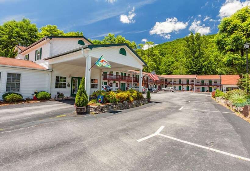 فندق Maggie Valley Creekside Lodge