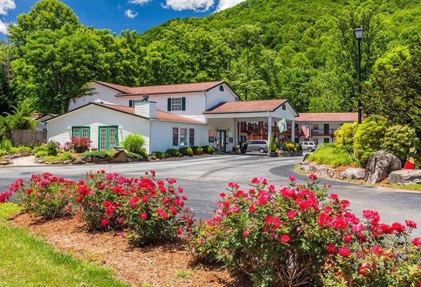 فندق Maggie Valley Creekside Lodge