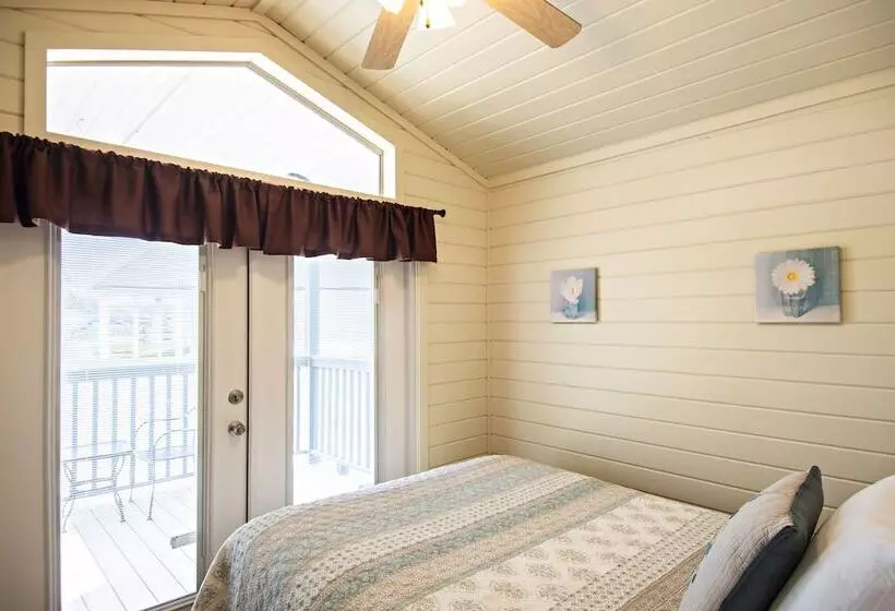 Hotelli Vines Rv Resort