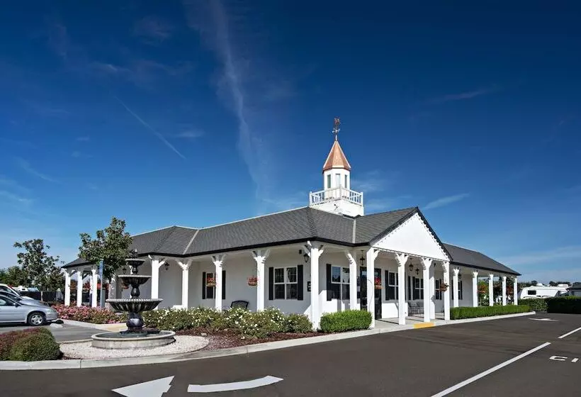 Hotelli Vines Rv Resort