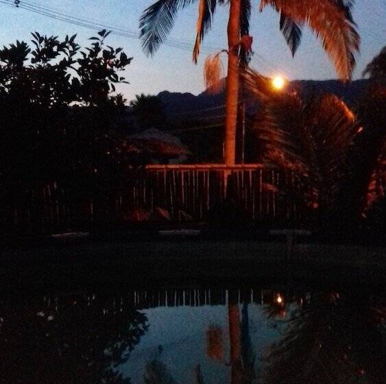 פנסיון Castelinho Guest House