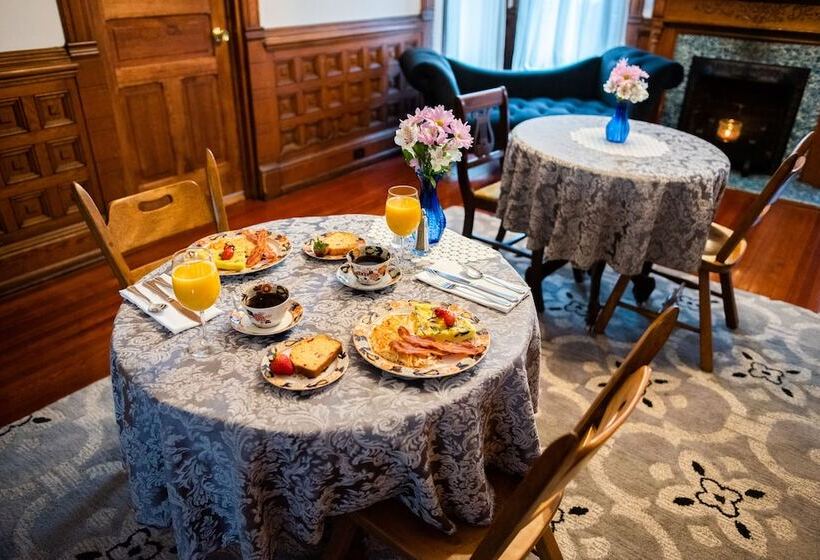 The Gage Mansion B&b