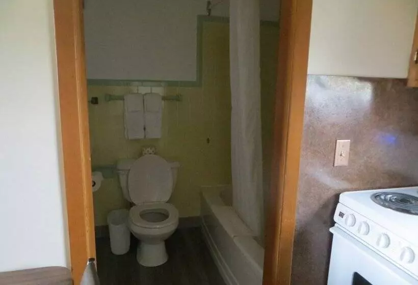 Adams Golden Acres Motel