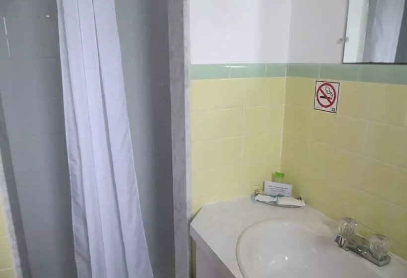 Adams Golden Acres Motel