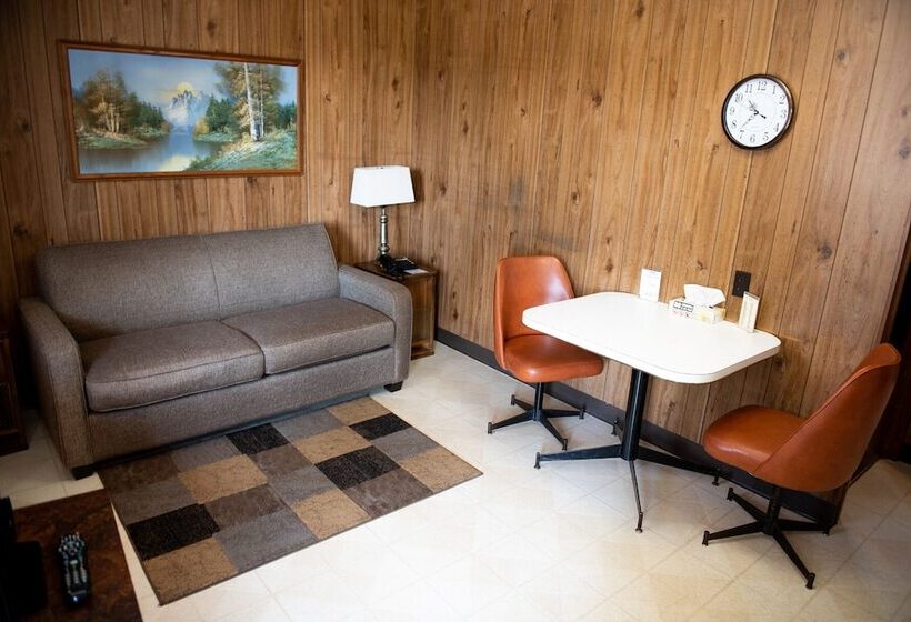 Adams Golden Acres Motel