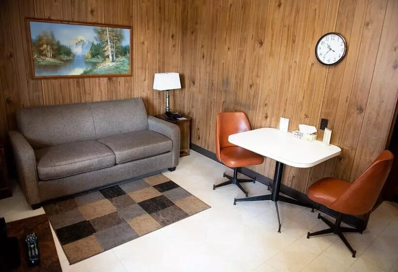 Adams Golden Acres Motel