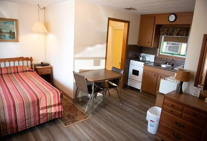 Adams Golden Acres Motel