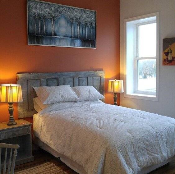 ホテル Canalside Restaurant, Inn & Kitchen Store