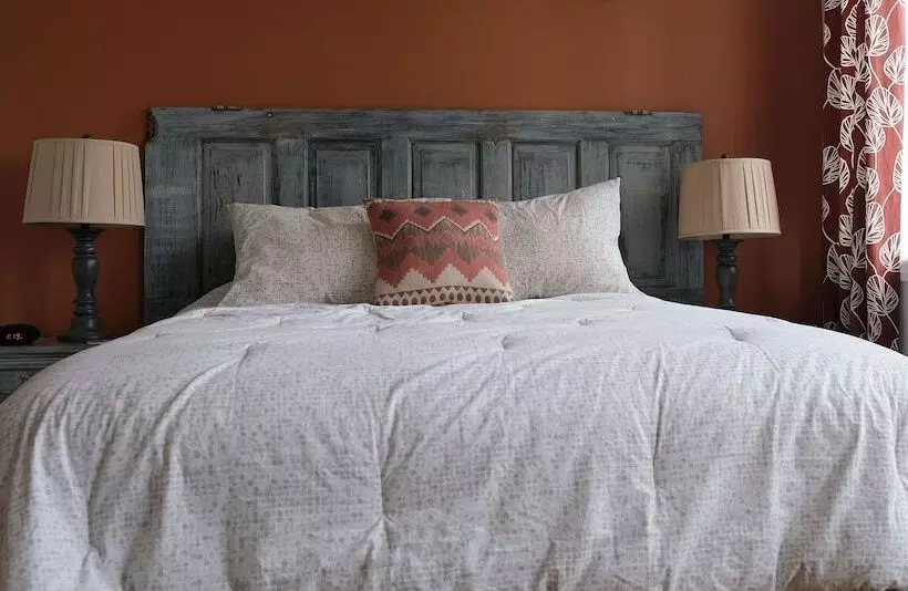 Hotelli Canalside Restaurant, Inn & Kitchen Store