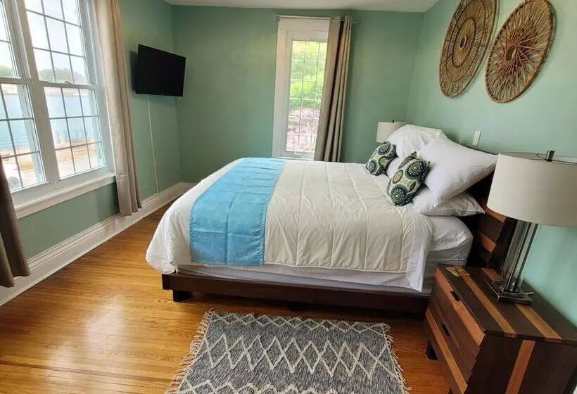 Hotelli Canalside Restaurant, Inn & Kitchen Store