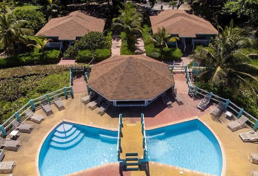 هتل Seagrape Plantation Resort