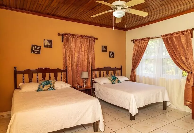 هتل Seagrape Plantation Resort