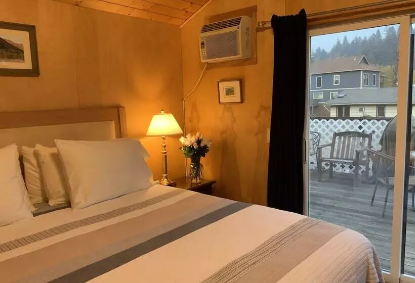 The Woods Hotel   Gay Lgbtq Cabins