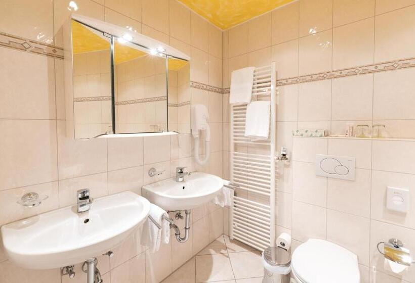 فندق Garni Almenrausch Und Edelweiss