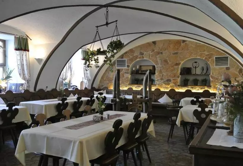 ホテル Mayerhofer