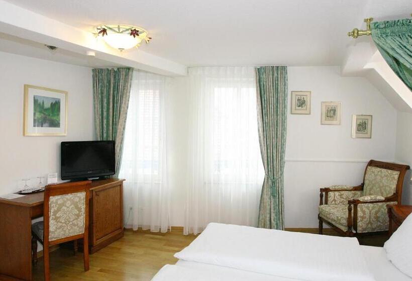 Otel Rathausglöckel