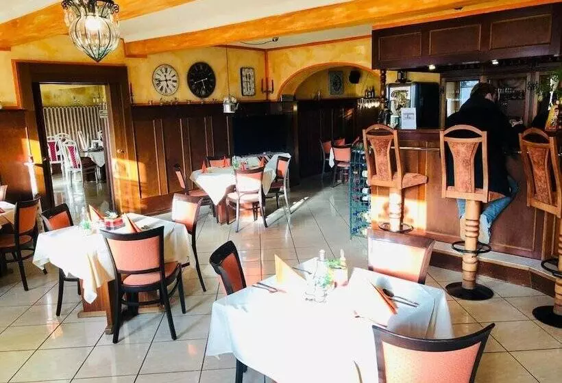 Hotelli Schwarzer Bar