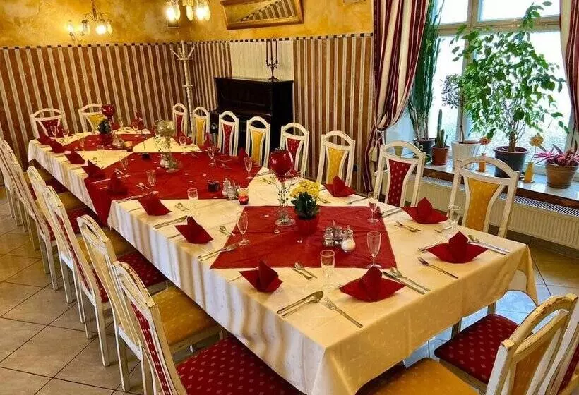 Hotelli Schwarzer Bar