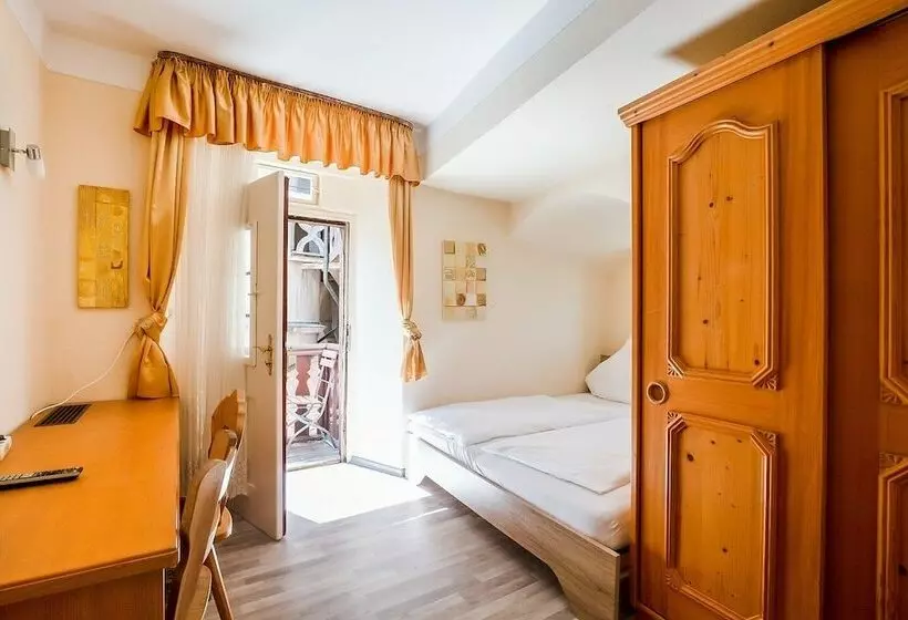 Отель Schloss Harburg