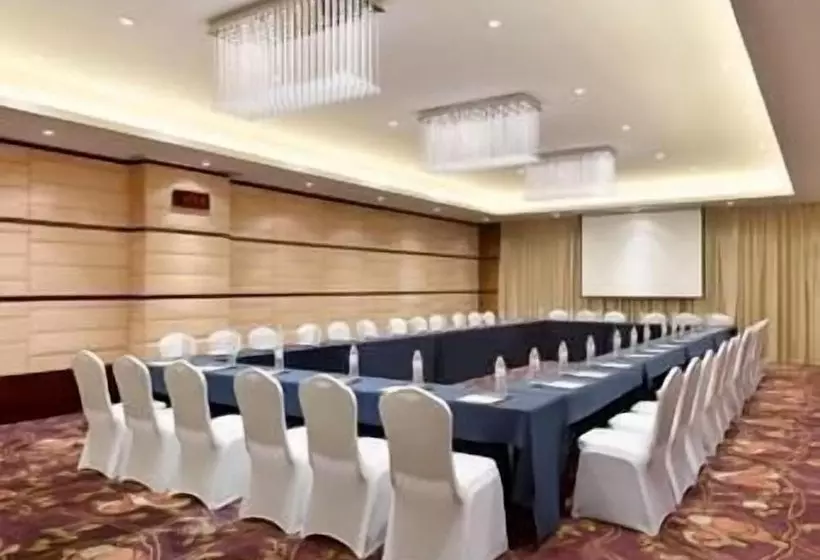 酒店 Ramada Plaza Lianyungang