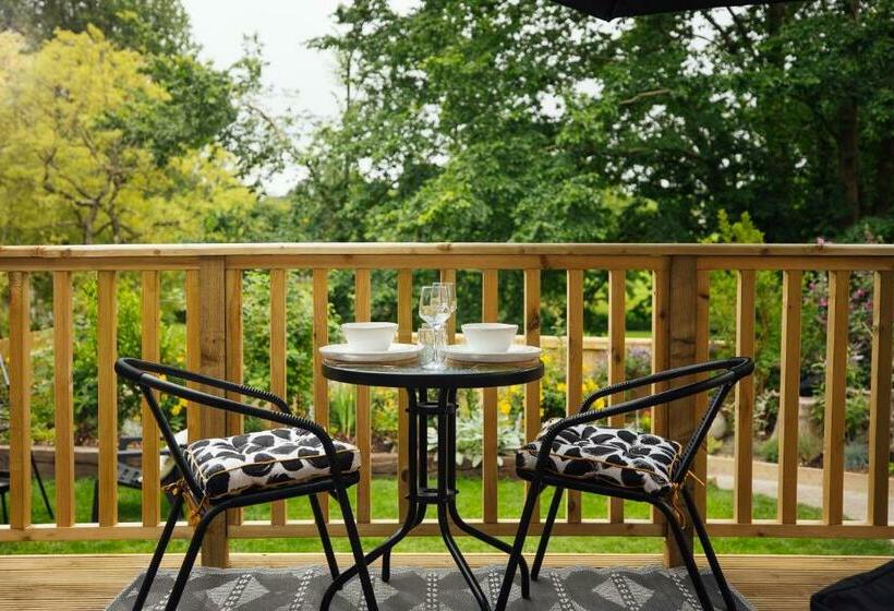 Caban Du Bach Pembroke With Private Garden