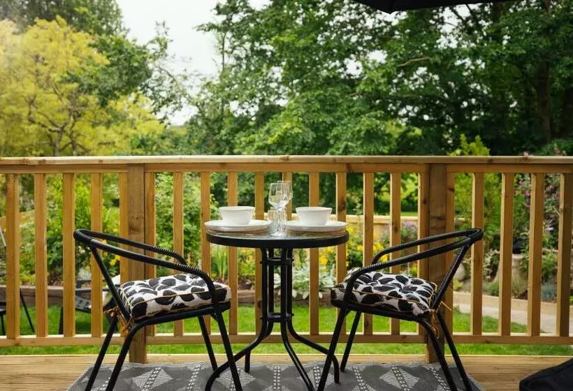 Caban Du Bach Pembroke With Private Garden