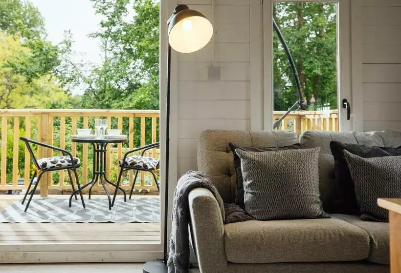 Caban Du Bach Pembroke With Private Garden