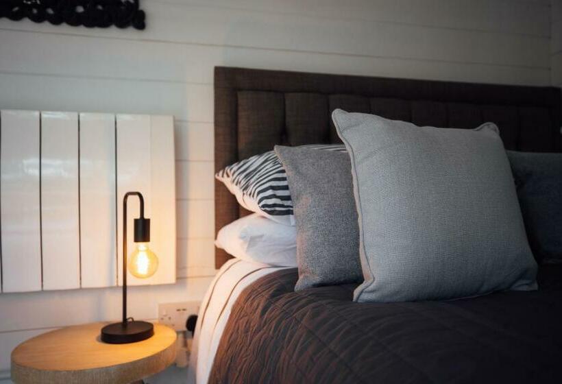 Caban Du Bach Pembroke With Private Garden