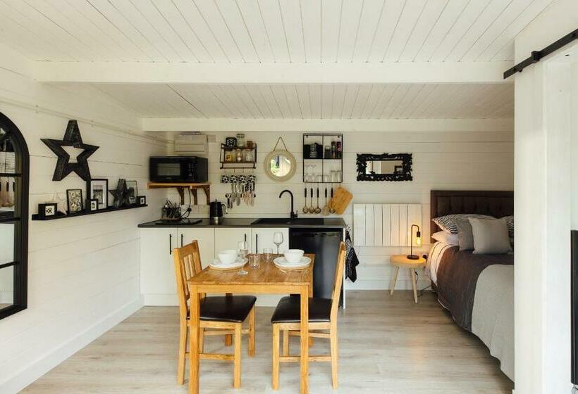 Caban Du Bach Pembroke With Private Garden