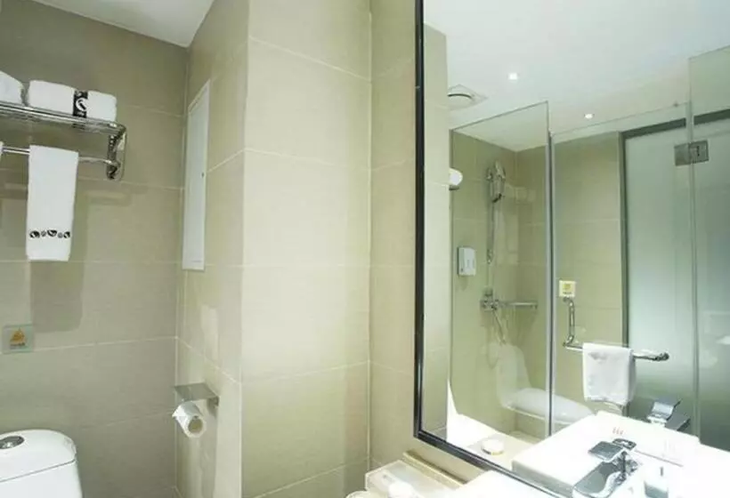 Hotelli Jtour Inn Huanggang Wuxue City Square