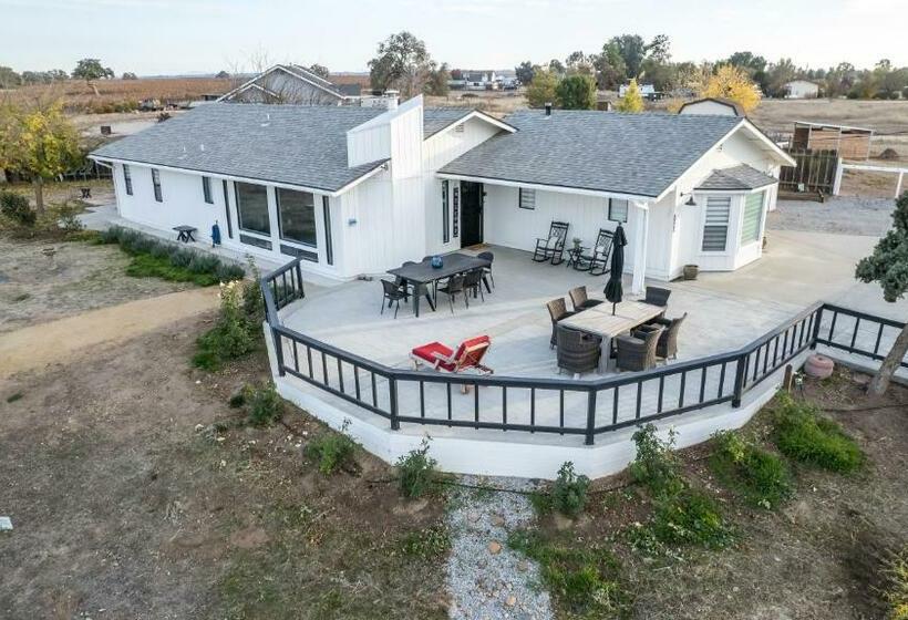 The Vino View Farmhouse