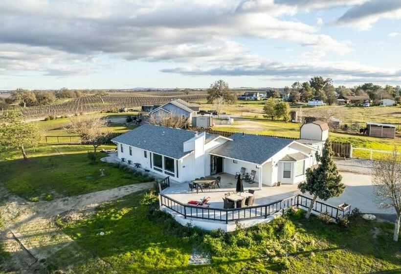 The Vino View Farmhouse